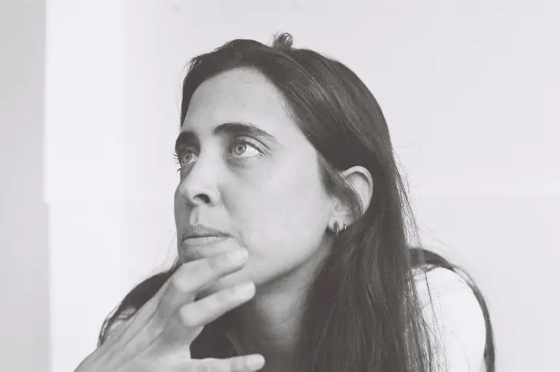 Sempre a poesia:  Mulheres correndo,  lembrando, batendo